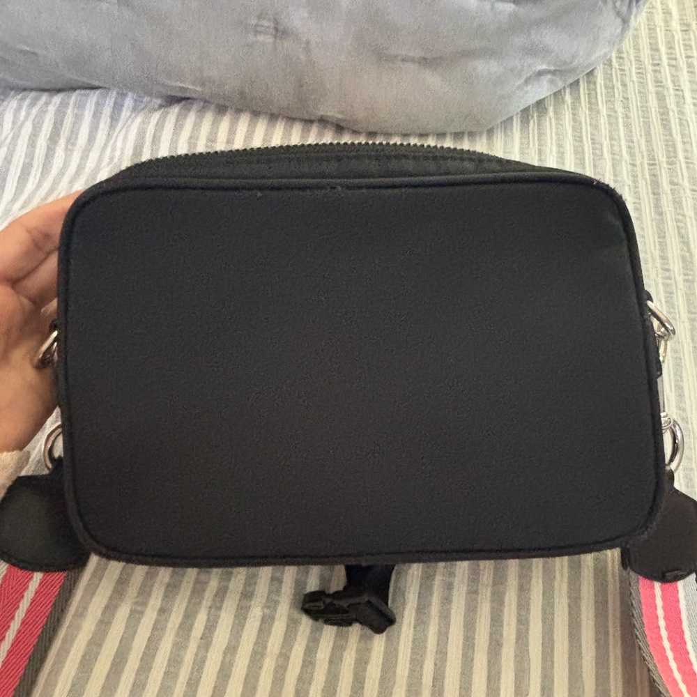 Marc Jacobs Black Crossbody Bag (Authentic) - Picture 2 of 9
